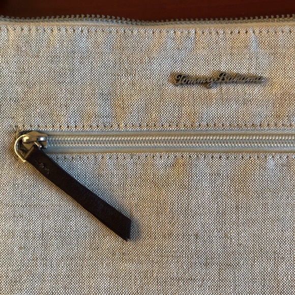 ✨3 for $40✨Tommy Bahama canvas wristlet. - Picture 4 of 8